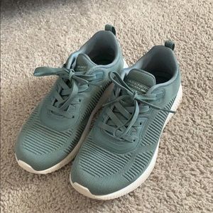 Sketchers Tennis Shoes